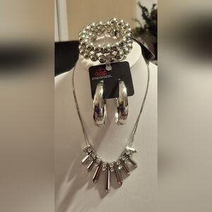 Paparazzi Silver Necklace and Bracelet Set